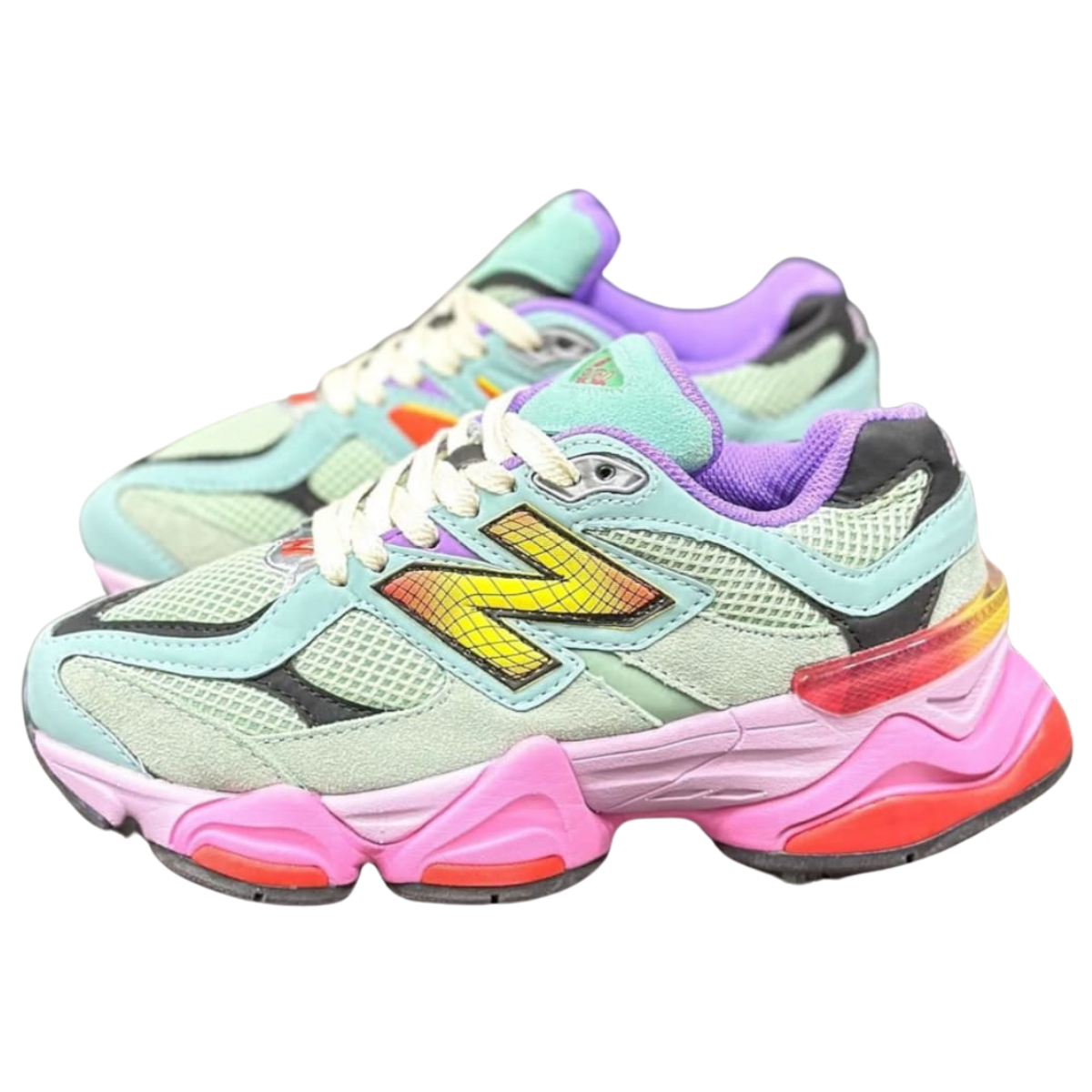 NEW BALANCE MUJER 9060: El Estilo y Confort que Buscas Si estás buscando NEW BALANCE MUJER 9060, has llegado al lugar indicado. En Onlineshoppingcenterg, te ofrecemos una amplia variedad de modelos de estas zapatillas que combinan estilo, comodidad y la reconocida calidad de la marca New Balance. Aquí te explicamos por qué las New Balance 9060 son una excelente opción para ti y cómo puedes adquirirlas de manera segura.  ¿Por Qué Elegir NEW BALANCE MUJER 9060? Diseño Moderno y Versátil Las NEW BALANCE MUJER 9060 se destacan por su diseño moderno y versátil, ideal para mujeres que buscan un calzado que se adapte tanto a su estilo diario como a actividades deportivas. Disponibles en varios colores, como las New Balance 9060 mujer blancas y las New Balance 9060 beige, estas zapatillas ofrecen opciones para todos los gustos.  Comodidad Inigualable Gracias a su tecnología avanzada, las New Balance 9060 proporcionan una comodidad excepcional. La amortiguación y el soporte en el arco del pie garantizan que puedas usarlas durante todo el día sin sacrificar el confort. Estas zapatillas son perfectas para cualquier actividad, ya sea caminar, correr o simplemente para un look casual.  Precios de NEW BALANCE MUJER 9060 en Onlineshoppingcenterg ¿Cuánto Cuestan las New Balance 9060 para Mujer? El precio de las New Balance 9060 mujer puede variar según el modelo y los detalles específicos del diseño. En Onlineshoppingcenterg, ofrecemos los mejores precios del mercado, asegurándote productos originales y de alta calidad. Comprar con nosotros significa invertir en unas zapatillas que te durarán y te proporcionarán un excelente rendimiento.